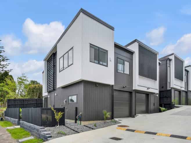 2/24 Great South Road, Manurewa