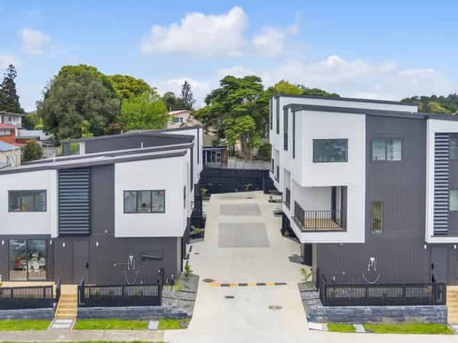 2/24 Great South Road, Manurewa