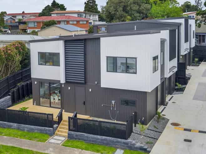 2/24 Great South Road, Manurewa