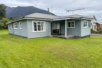 13 Main Road, Fox Glacier