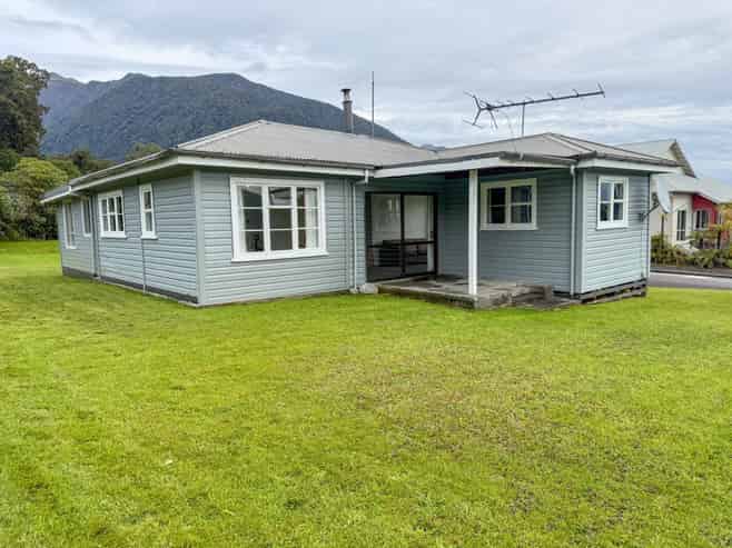 13 Main Road, Fox Glacier