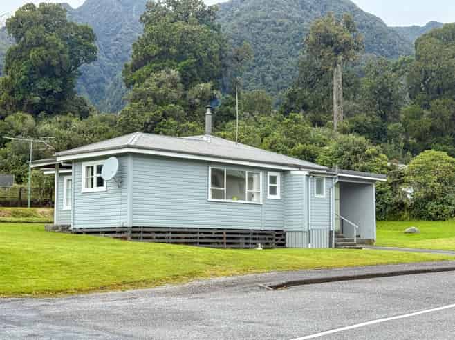 13 Main Road, Fox Glacier