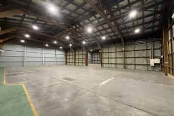 Clear-span warehouse & yard – split options