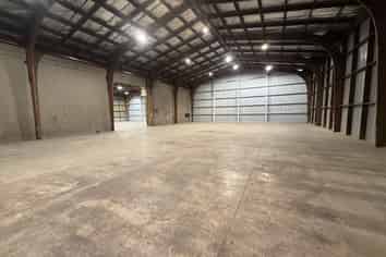 Clear-span warehouse & yard – split options