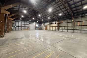Clear-span warehouse & yard – split options