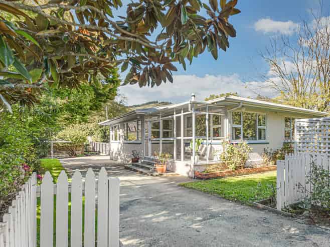 3 Oldham Lane, The Wood