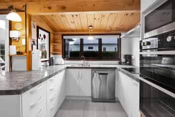 16 Heaphy Road, Opunake