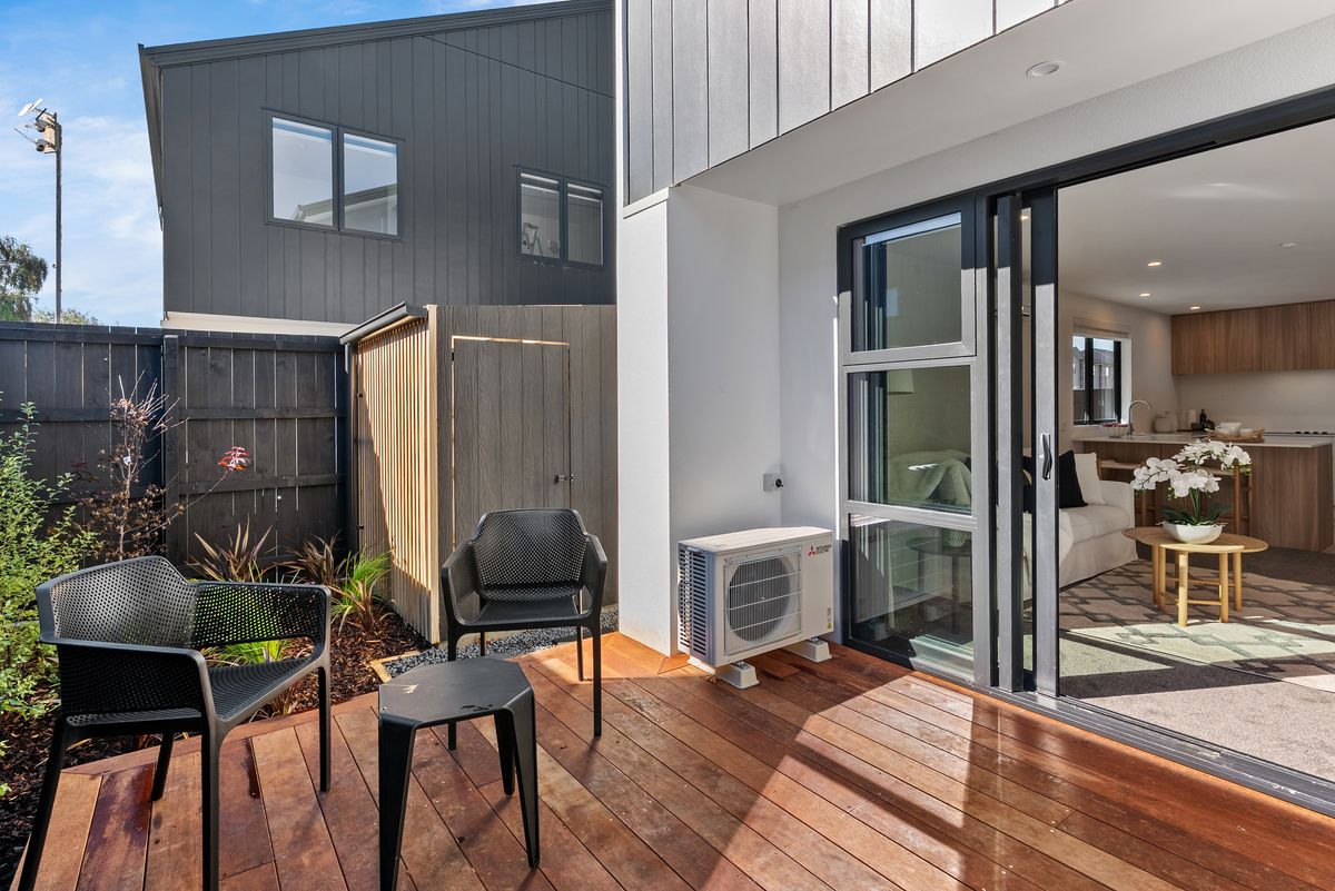 Sunny Corner Unit - Move In Today - Mehr