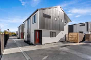 4/18 Whiteleigh Avenue, Addington