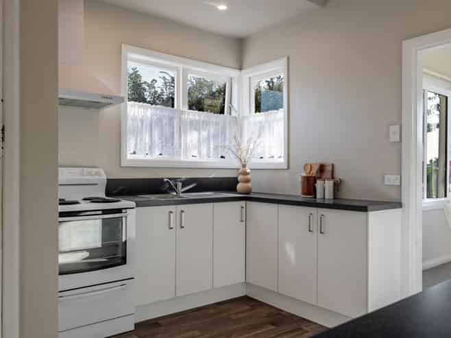 27 Savage Crescent, West End