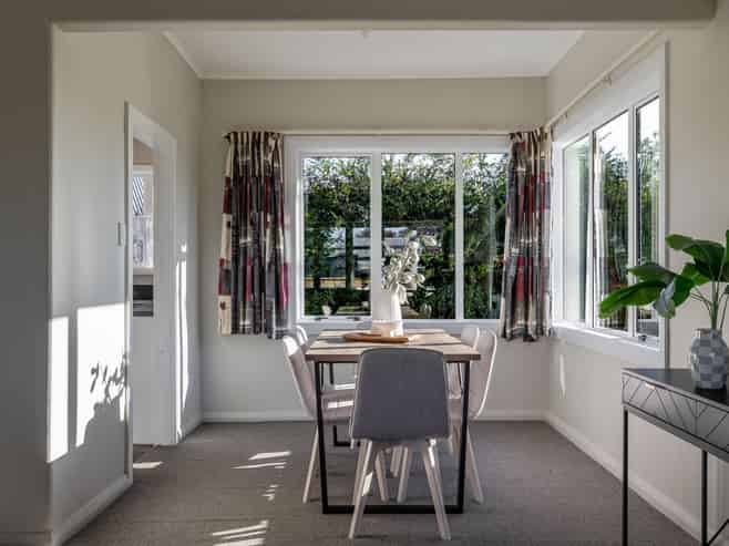 27 Savage Crescent, West End