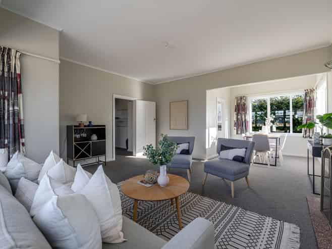 27 Savage Crescent, West End