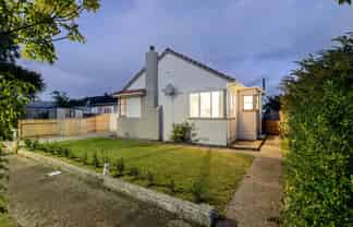 27 Savage Crescent, West End