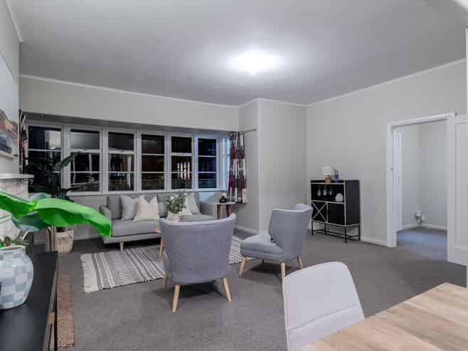 27 Savage Crescent, West End