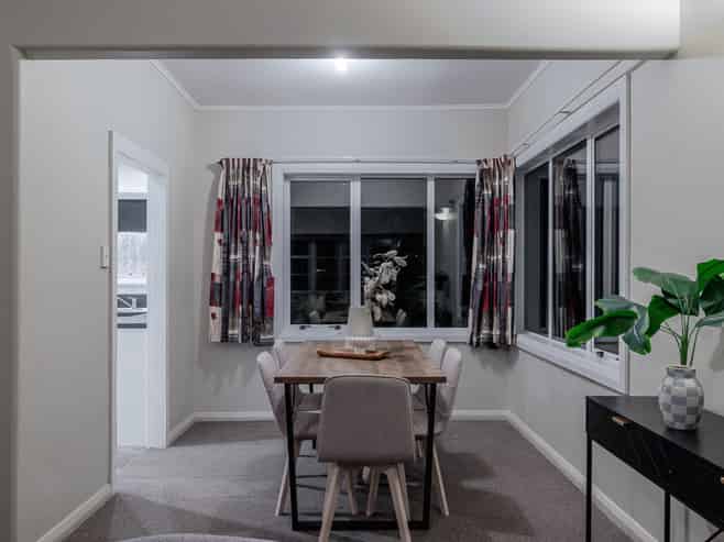 27 Savage Crescent, West End