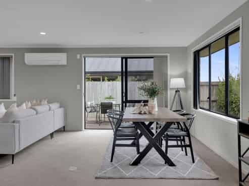 4 Raddington Way, Huntington