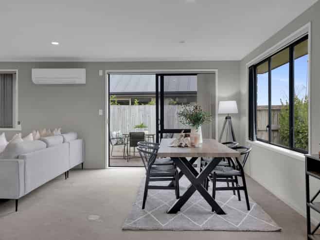 4 Raddington Way, Huntington