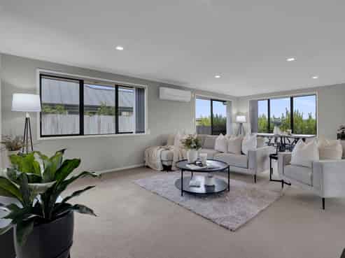 4 Raddington Way, Huntington