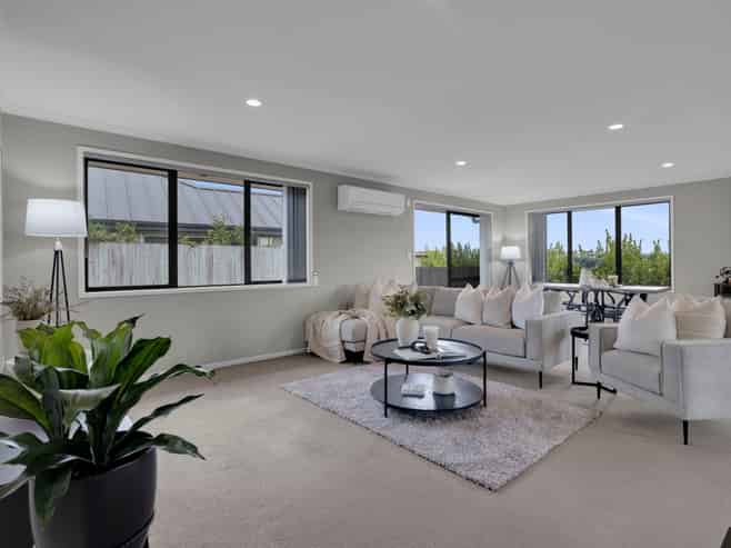 4 Raddington Way, Huntington