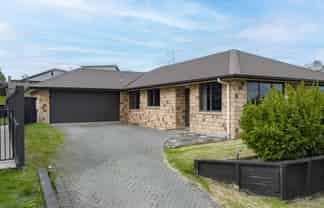 4 Raddington Way, Huntington