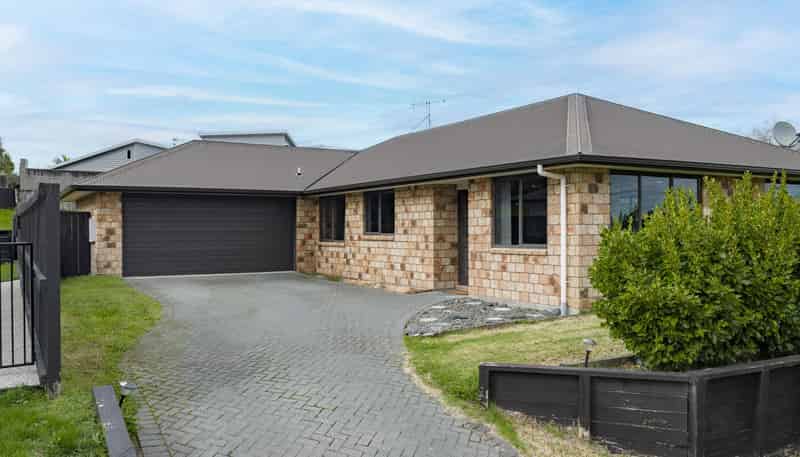 4 Raddington Way, Huntington