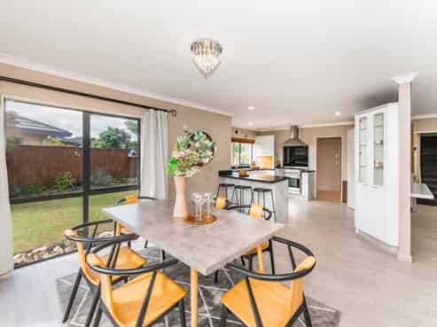 32 Quadrant Heights, Paraparaumu
