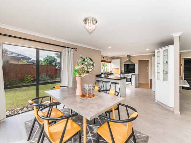 32 Quadrant Heights, Paraparaumu