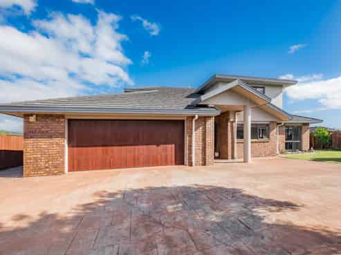 32 Quadrant Heights, Paraparaumu