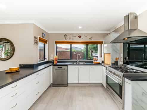 32 Quadrant Heights, Paraparaumu