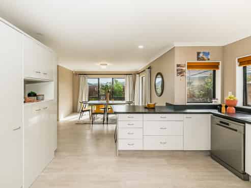 32 Quadrant Heights, Paraparaumu