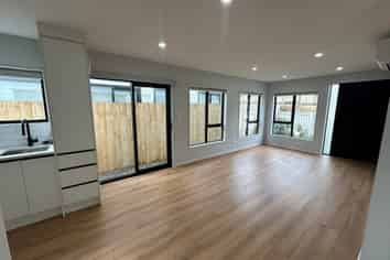 43B Mirrabooka Avenue, Botany Downs