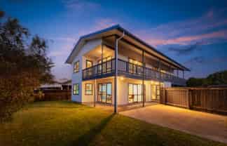 8 Olive Terrace, Paraparaumu Beach