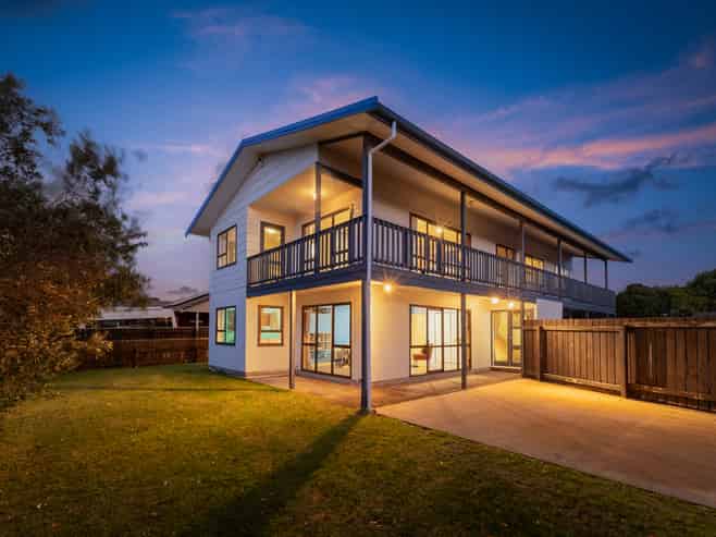 8 Olive Terrace, Paraparaumu Beach