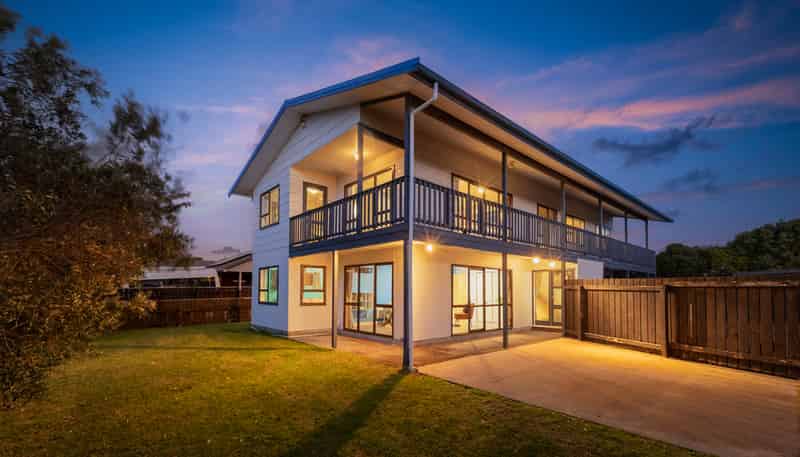 8 Olive Terrace, Paraparaumu Beach