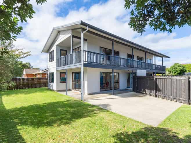 8 Olive Terrace, Paraparaumu Beach