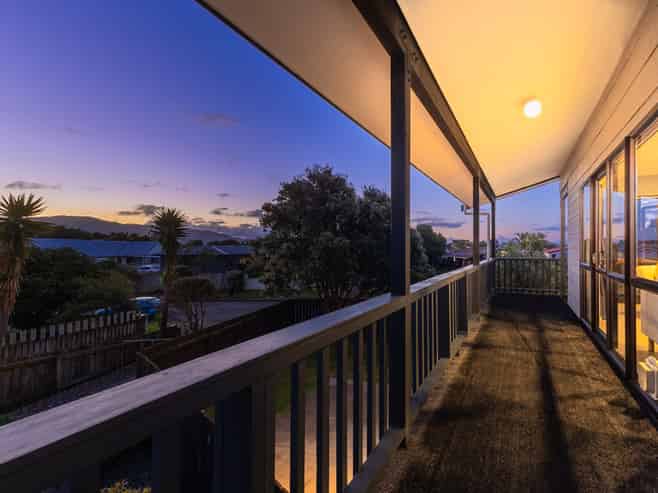 8 Olive Terrace, Paraparaumu Beach