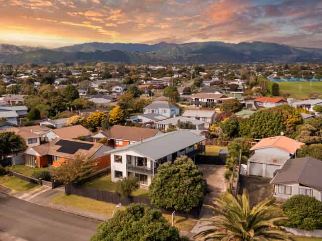 8 Olive Terrace, Paraparaumu Beach