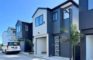 2/73 Te Taruna Drive, Milldale