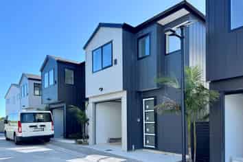 2/73 Te Taruna Drive, Milldale