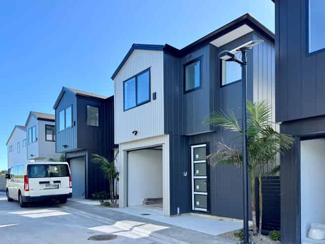 2/73 Te Taruna Drive, Milldale