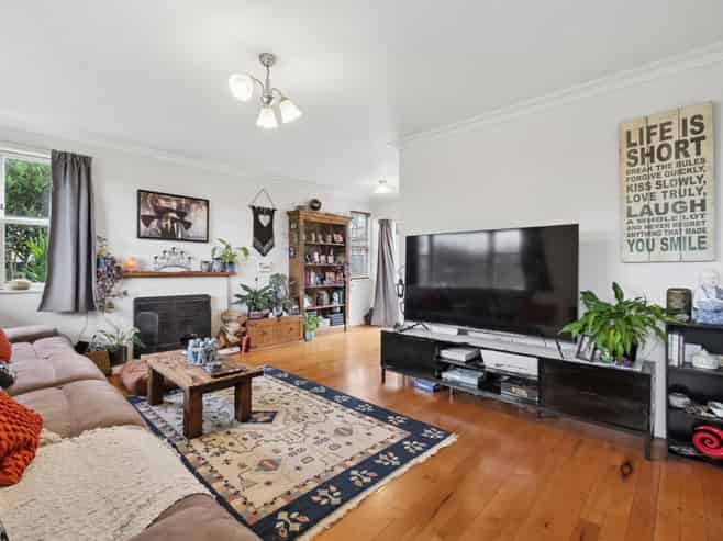 4 Filton Avenue, Brookfield