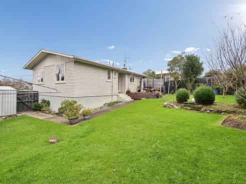 4 Filton Avenue, Brookfield