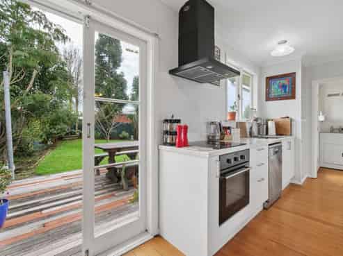 4 Filton Avenue, Brookfield
