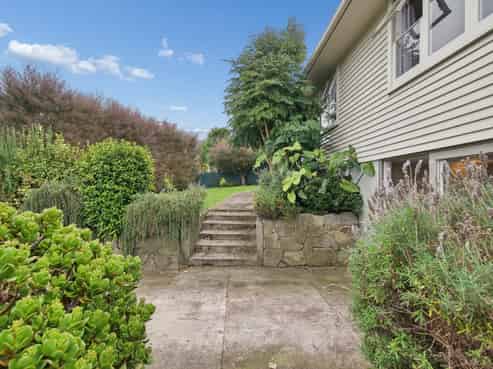 4 Filton Avenue, Brookfield