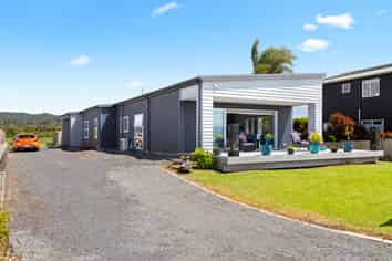 877 East Coast Road, Kaiaua