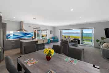 877 East Coast Road, Kaiaua