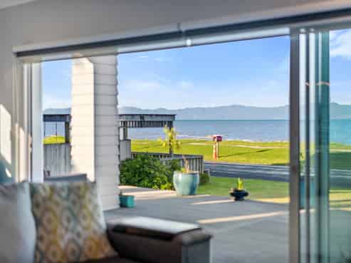 877 East Coast Road, Kaiaua