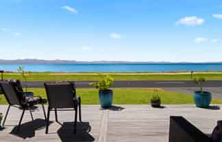 877 East Coast Road, Kaiaua