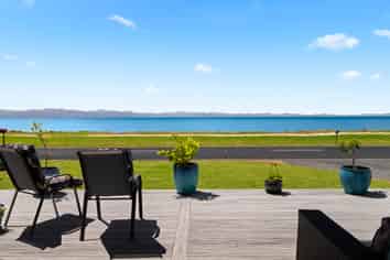 877 East Coast Road, Kaiaua