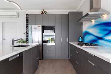877 East Coast Road, Kaiaua